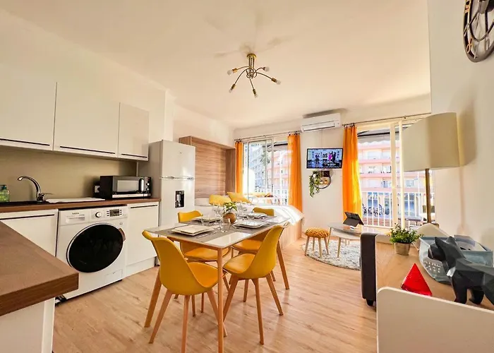 Vue Parking Prive Place Med Apartman *